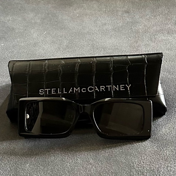 Stella McCartney Sunglasses. Black & gold. Brand new. NO scratches.Case included - Picture 8 of 11